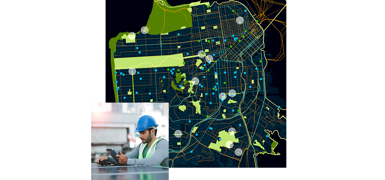 Persona con casco de seguridad planificando actualizaciones de infraestructuras en una tablet, con una vista de mapa de las ubicaciones de los activos.