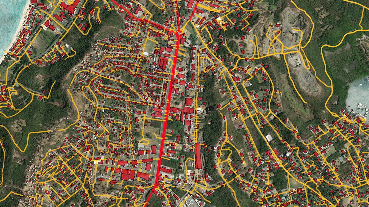 Un flujo de trabajo de extracción de entidades aplicado a una imagen por satélite de Granada muestra las carreteras en rojo y amarillo y los edificios en rojo