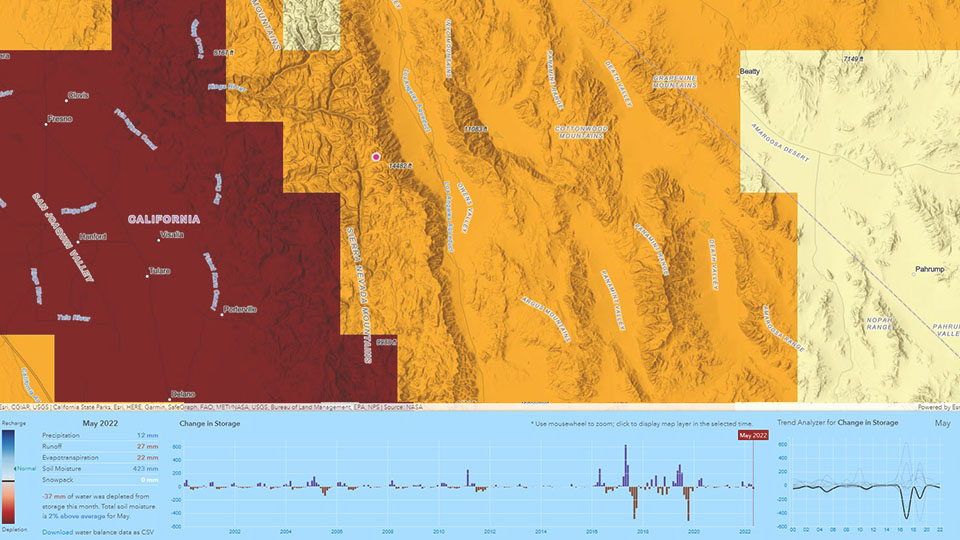 Un mapa de la cordillera de Sierra Nevada, en California, muestra el cambio en el almacenamiento de agua a lo largo del tiempo.