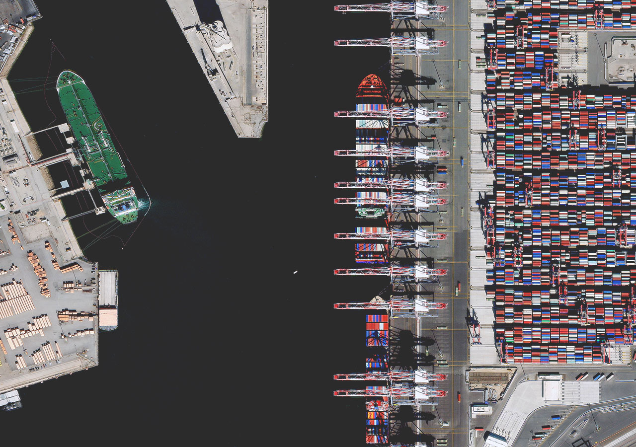 En esta imagen HD de 15 cm de Maxar Vivid Premium se muestra el puerto de Long Beach (California).