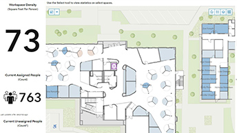 Cuadro de mando de optimización del espacio en el SIG de interiores con un mapa de edificios interiores y datos numéricos