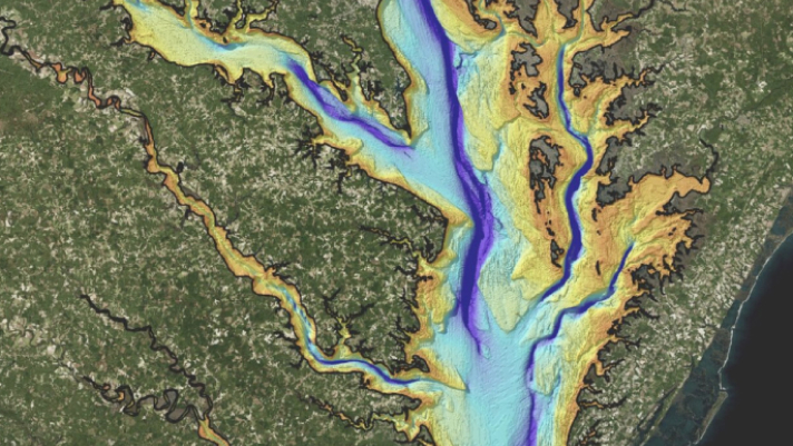 Vista aérea de un mapa de elevación con varios tonos de verde, amarillo y azul que representan elevaciones diferentes