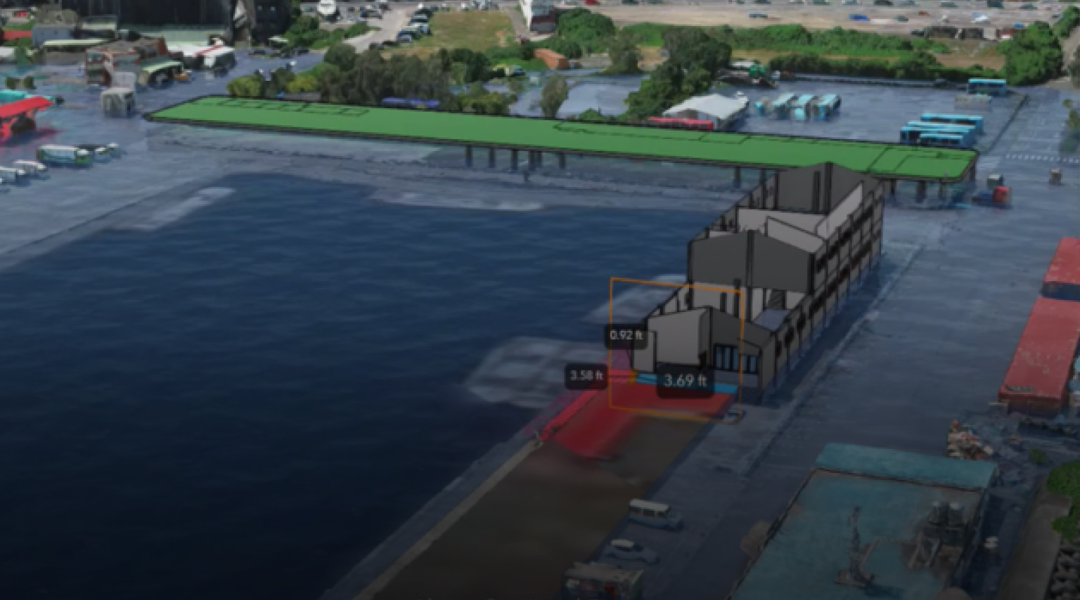 Escena 3D de una obra en construcción activa que muestra un edificio, vehículos y agua azul