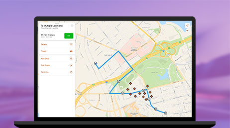Un gráfico de un monitor de ordenador portátil que muestra un mapa de ruta de la ciudad junto con una leyenda de mapa sobre un fondo violeta