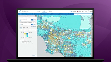 Gráfico de un monitor de ordenador portátil que muestra un mapa de estado de colores junto a un menú de opciones de análisis