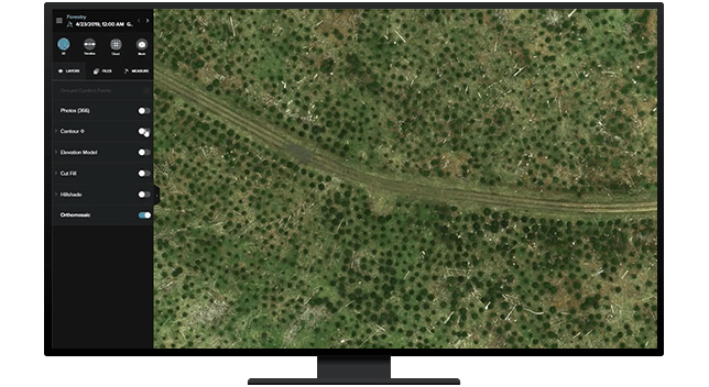Una imagen de la pantalla de un ordenador que muestra una vista aérea de un bosque verde y marrón con un camino en medio y una leyenda de análisis al lado