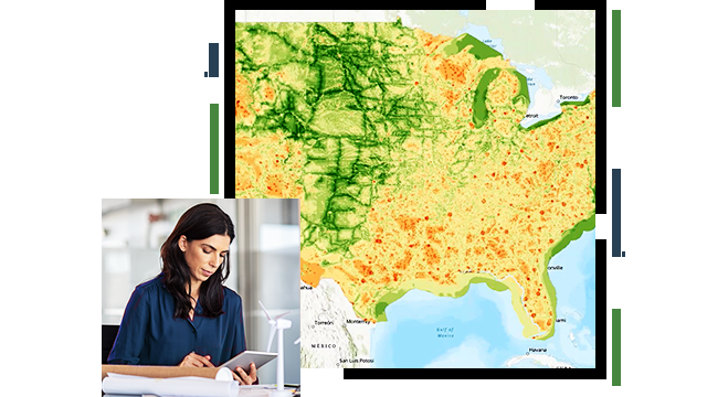 Un mapa verde y amarillo de los Estados Unidos, una persona en traje de negocios trabajando en una tablet