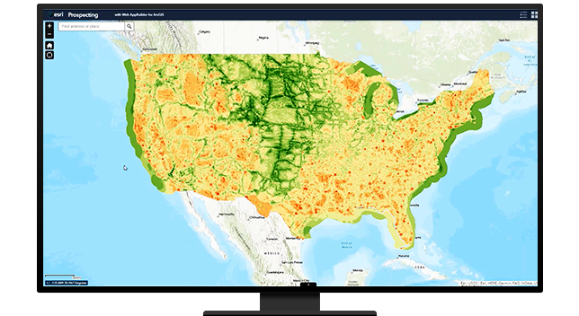 Un mapa verde y amarillo de los Estados Unidos, una persona en traje de negocios trabajando en una tablet