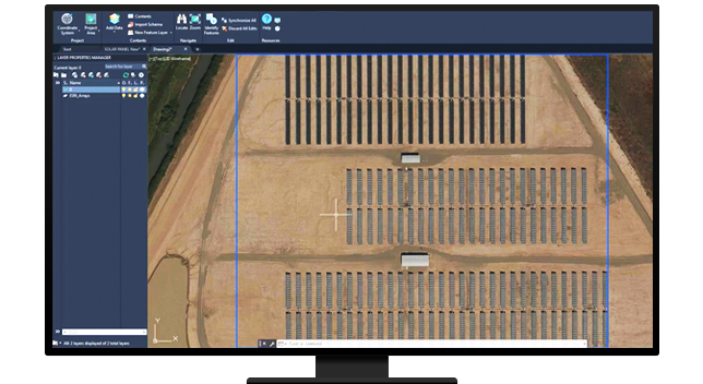 Un ordenador de sobremesa que muestra una imagen aérea de un parque solar