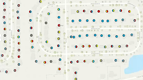 Un mapa de zonas residenciales con los datos de las líneas de servicio de plomo marcados en puntos de mapa de colores